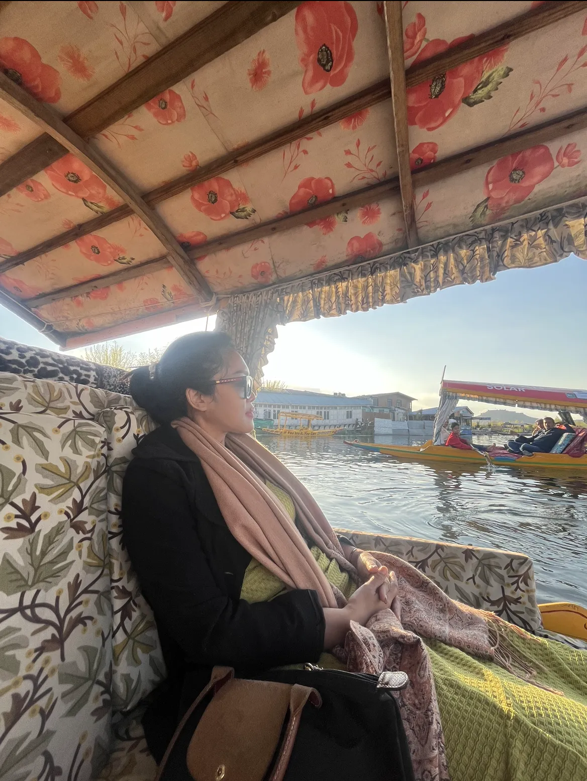 Kashmir Travel Guide cover - Retno Explorica